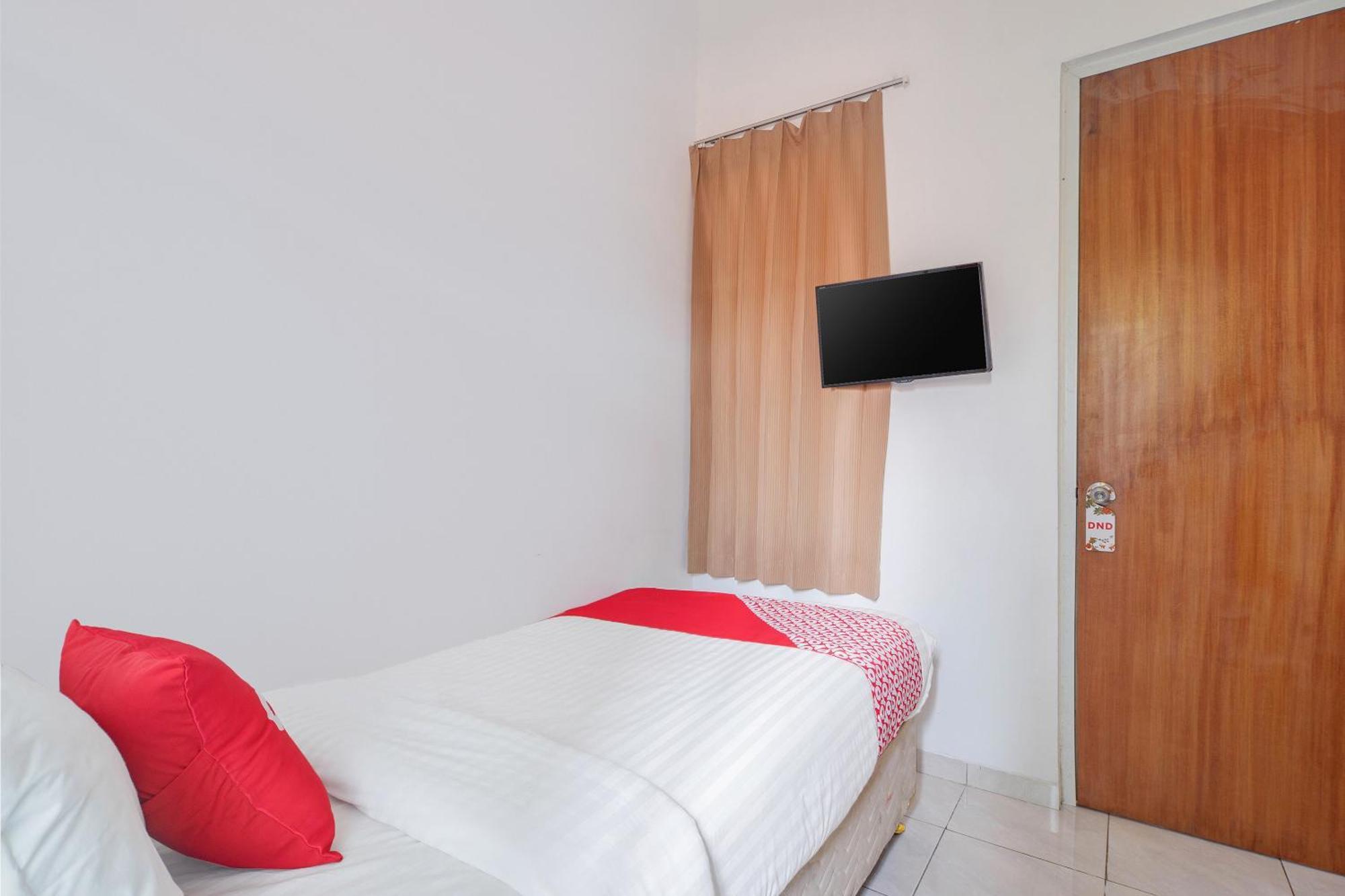 Super Oyo 866 Idola Hotel 2*