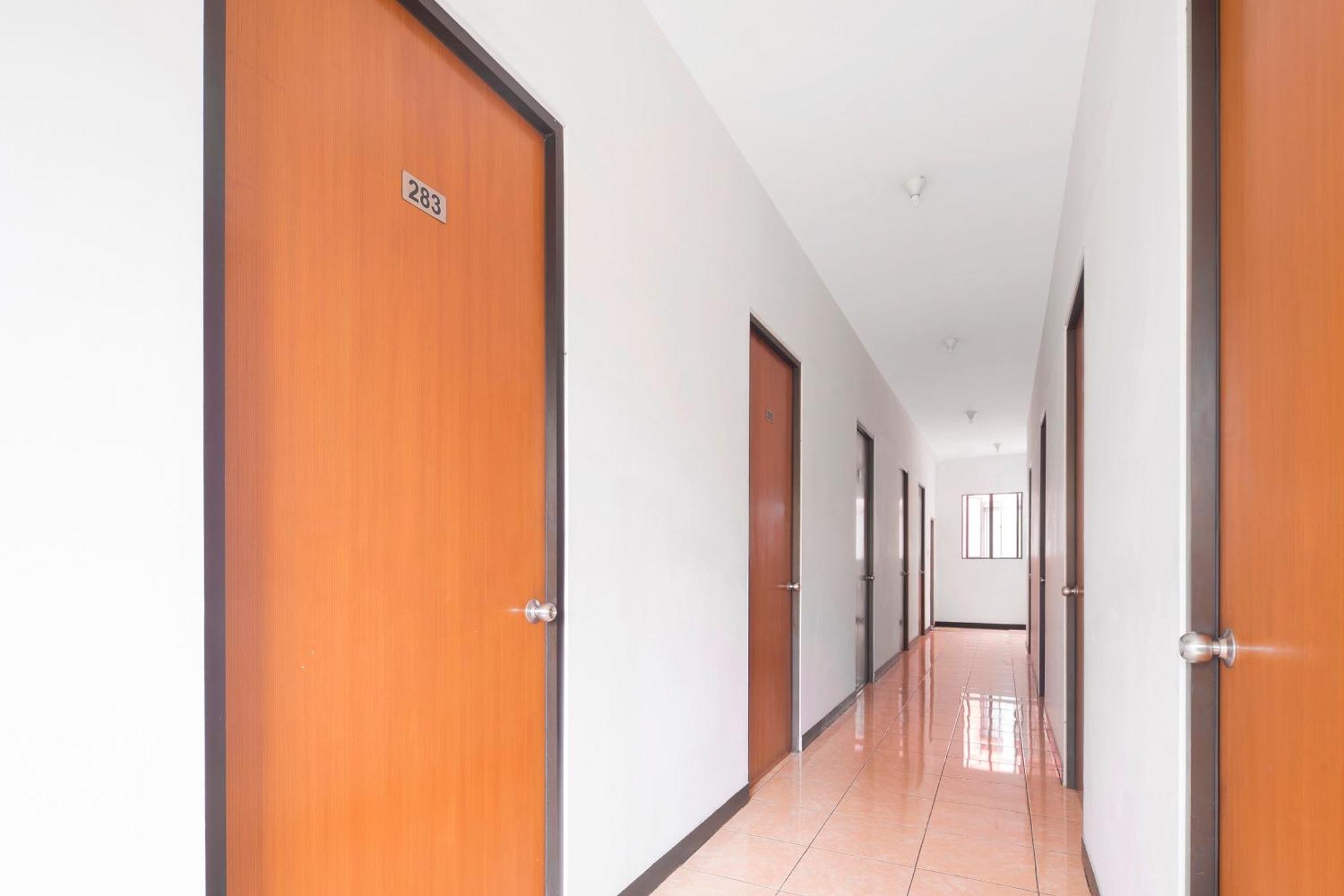 Hotel Super Oyo 866 Idola Jakarta