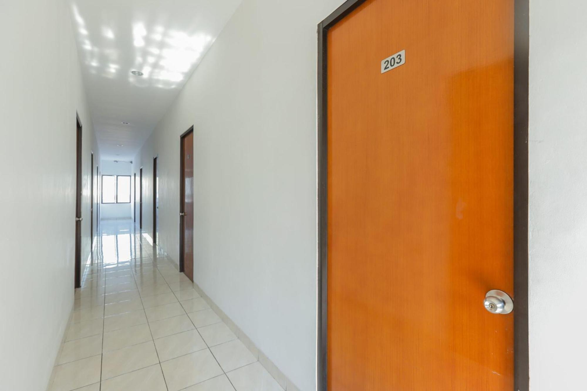 Super Oyo 866 Idola Hotel 2*